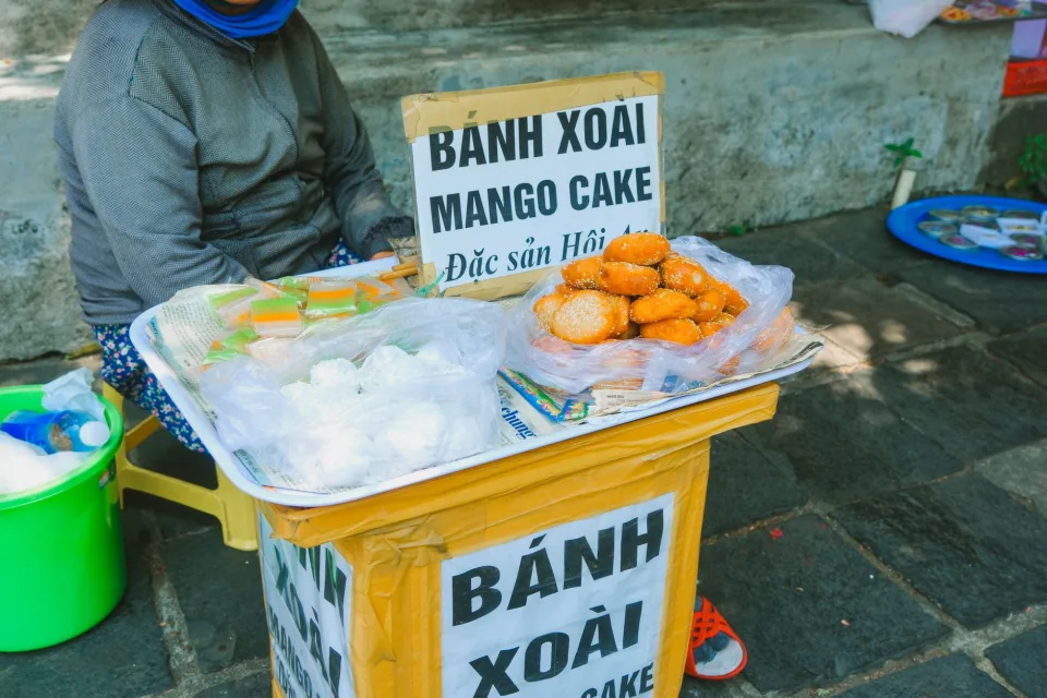 Bàn ăn tại Bùi Thị Định